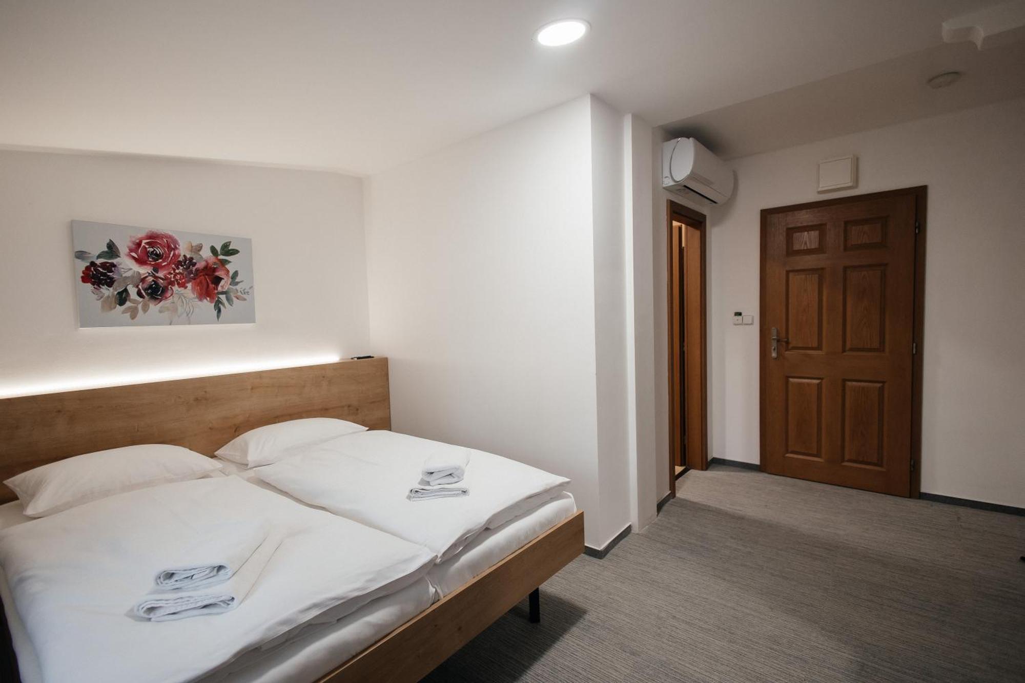 Golden Golem Hotel & Spa Praga Exterior foto